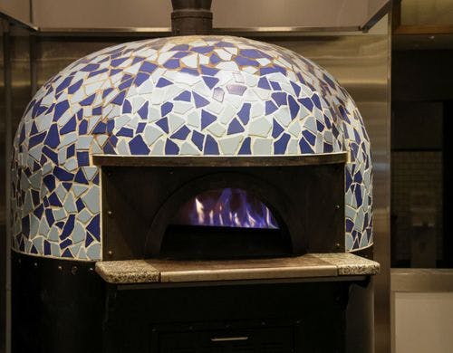 ピザ窯で本格ピザを／pizza oven