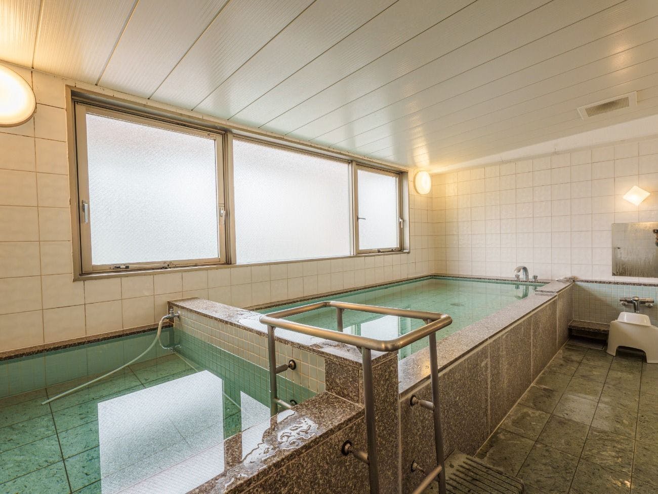 มีอ่างน้ำเย็นให้บริการด้วย