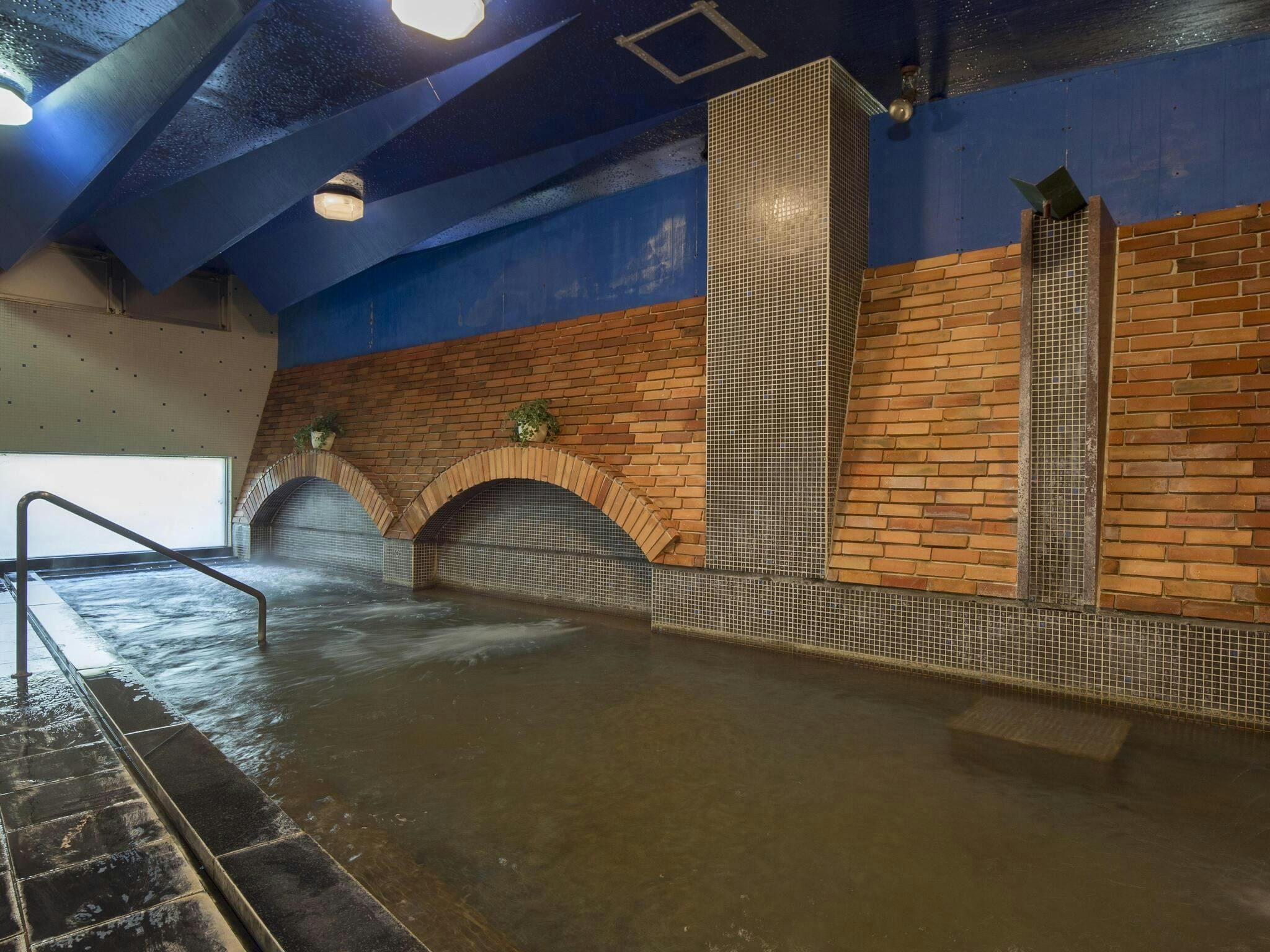 น้ำพุร้อนห้องอาบน้ำขนาดใหญ่