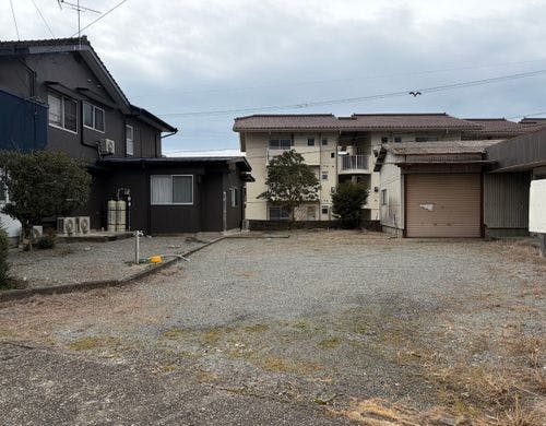 マイクロバスや大型トラックも駐車できます