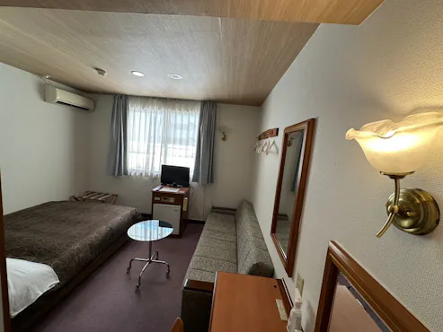 ห้องพักปลอดบุหรี่แบบเตียงคู่พร้อมโซฟาเบด