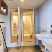 【ห้องอาบน้ำแบบฝักบัวภายในอาคาร】