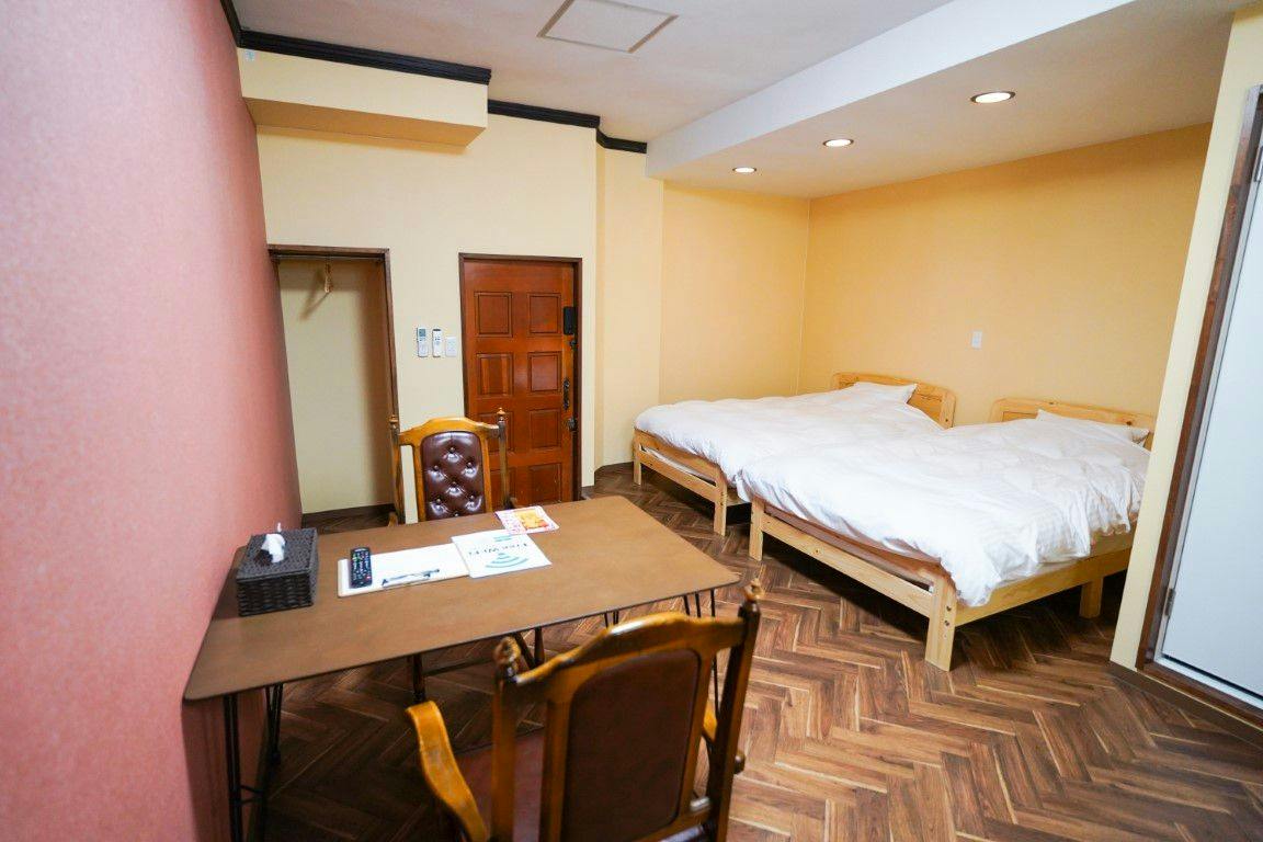 GOOD OLD HOTEL