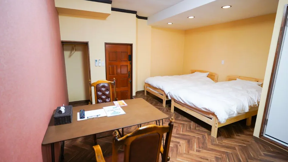GOOD OLD HOTEL