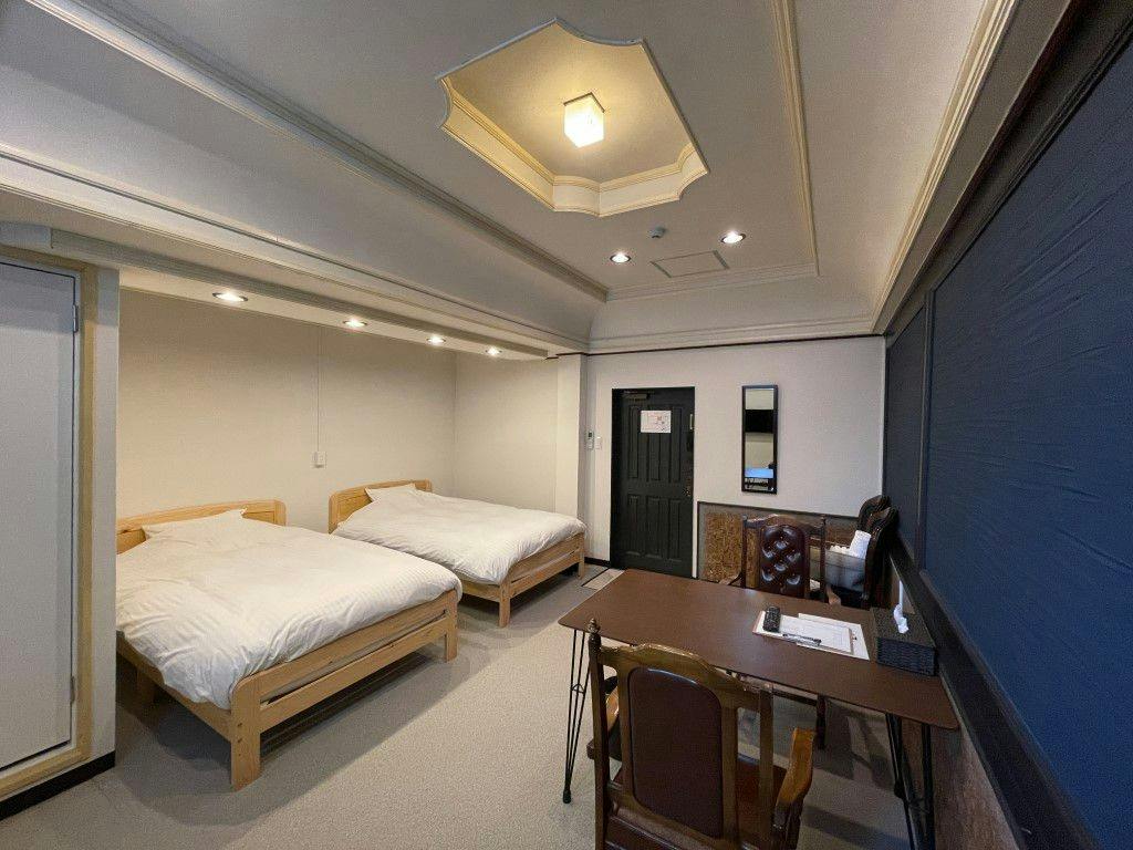 GOOD OLD HOTEL