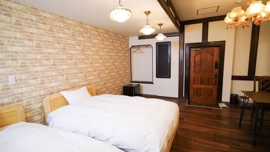 GOOD OLD HOTEL