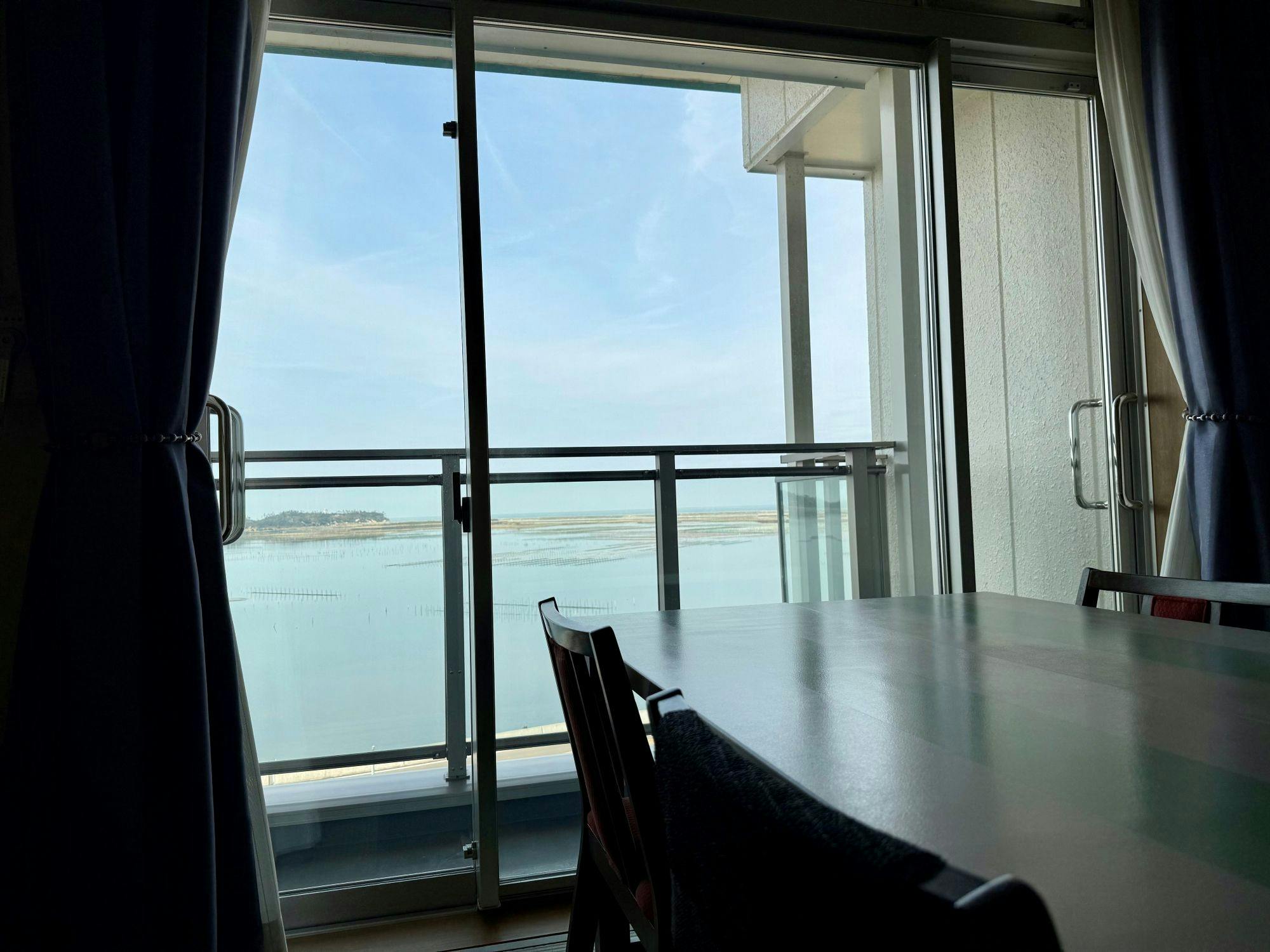ที่พักชั้น 3 พร้อมห้องน้ำ วิวทะเล (10 เสื่อทาทามิ พักได้ 4 คน)
