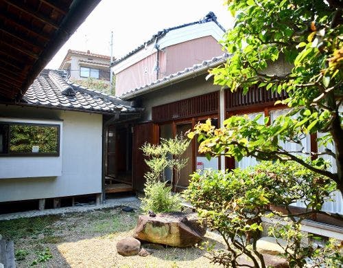 建物と中庭