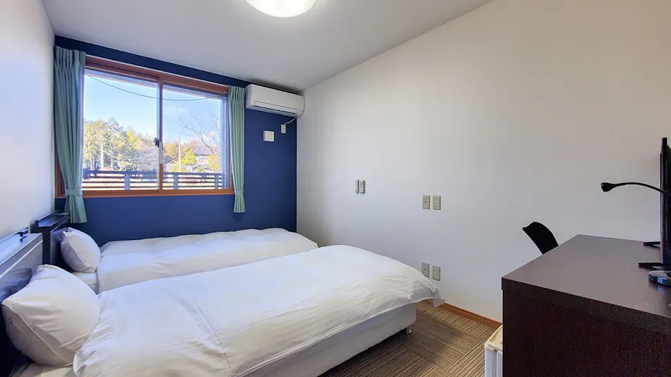 Hotel Leaves