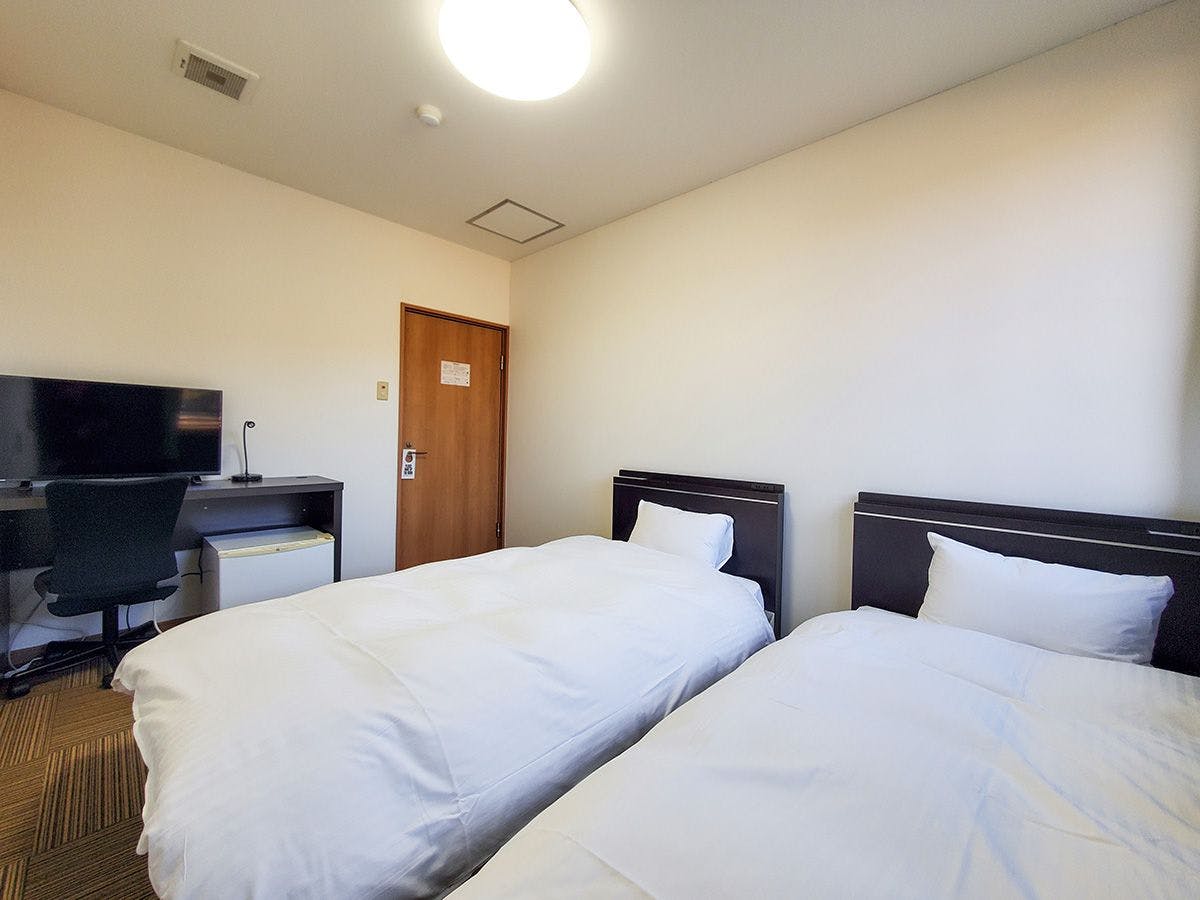 Twin Room (No Bath/Toilet)