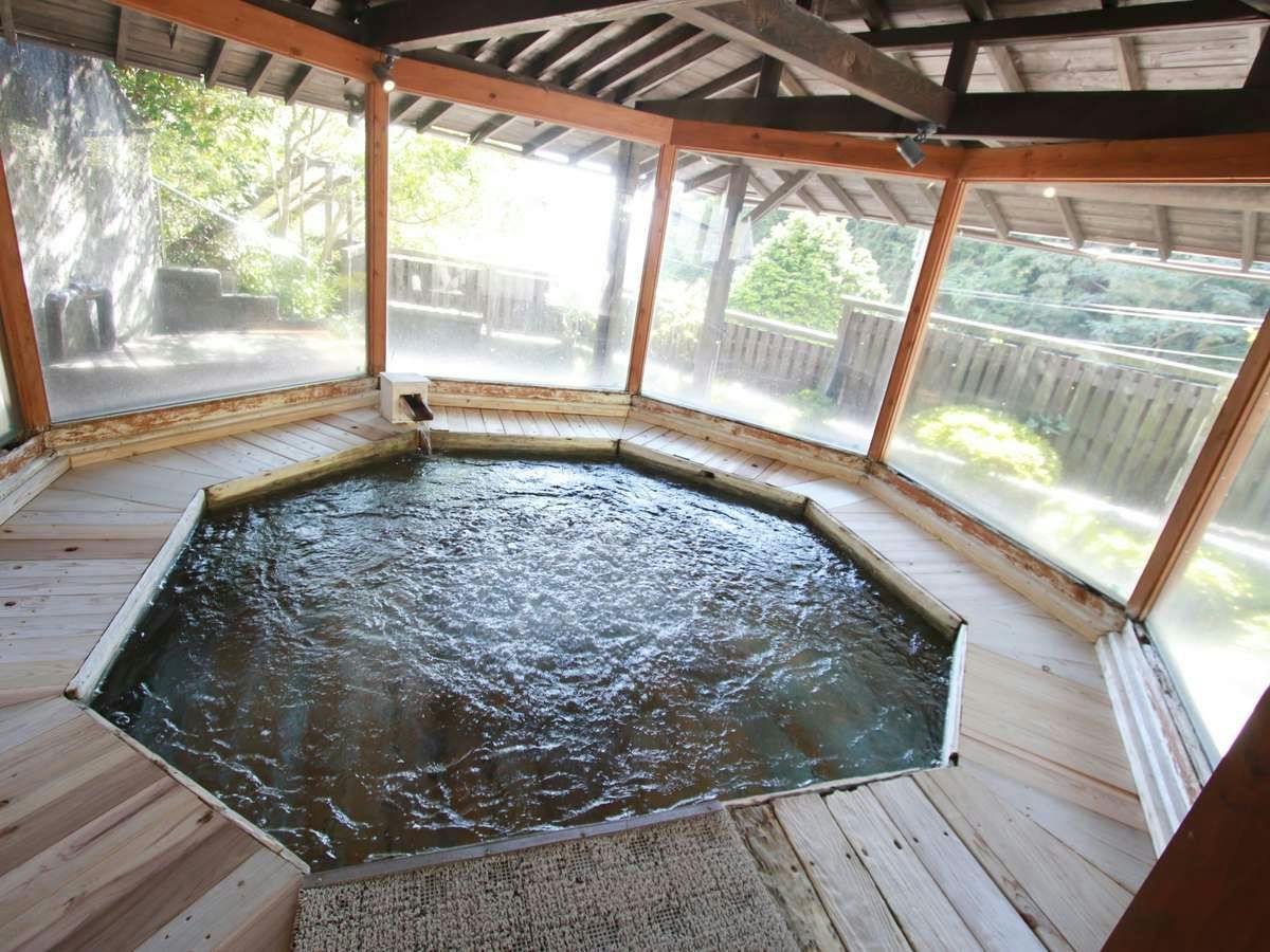[1st-Floor Open-Air Bath]