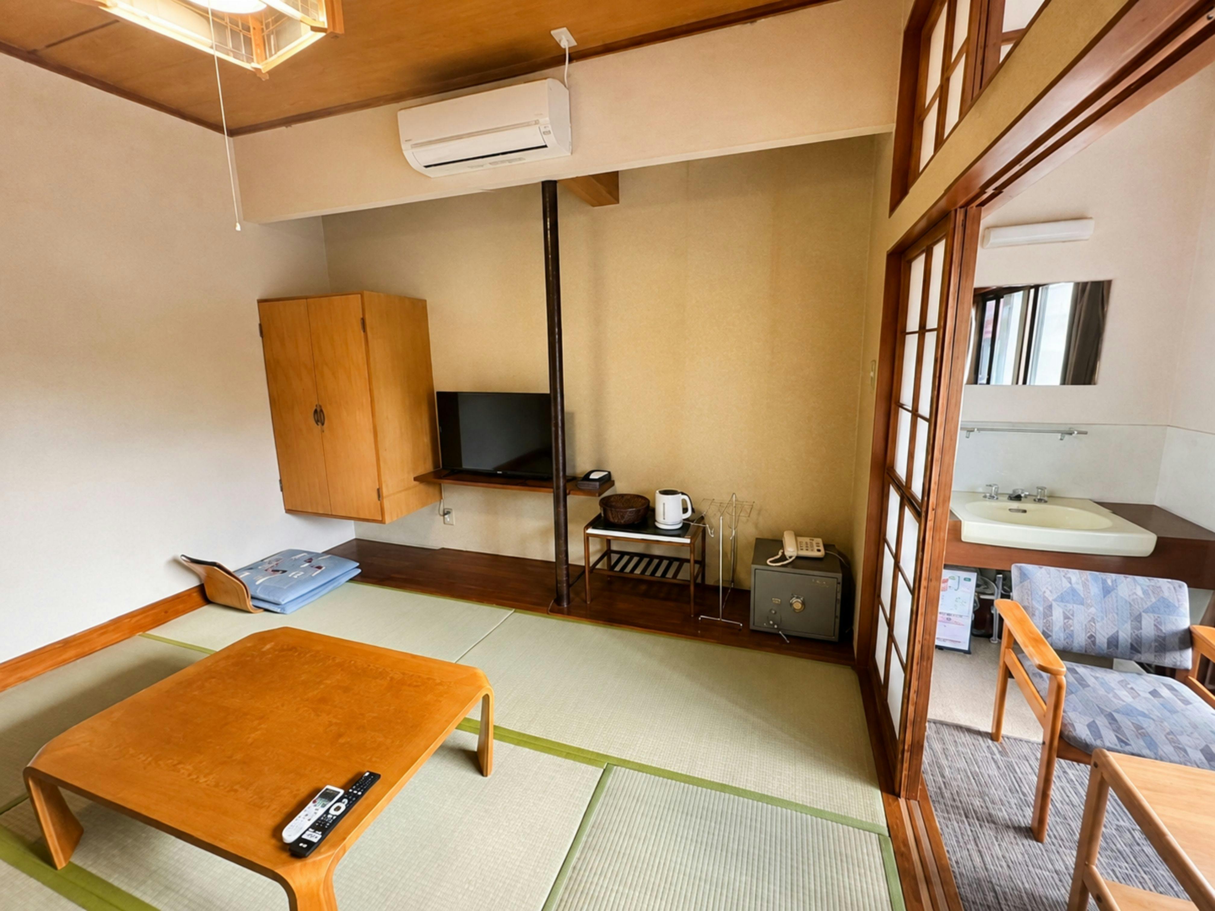 Kamar 2 orang di gedung utama