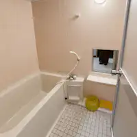Kamar 3 orang Gedung Barat dengan kamar mandi dan toilet