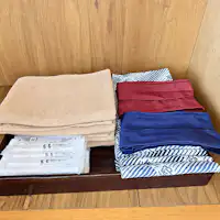 Kami menyediakan yukata dan handuk.