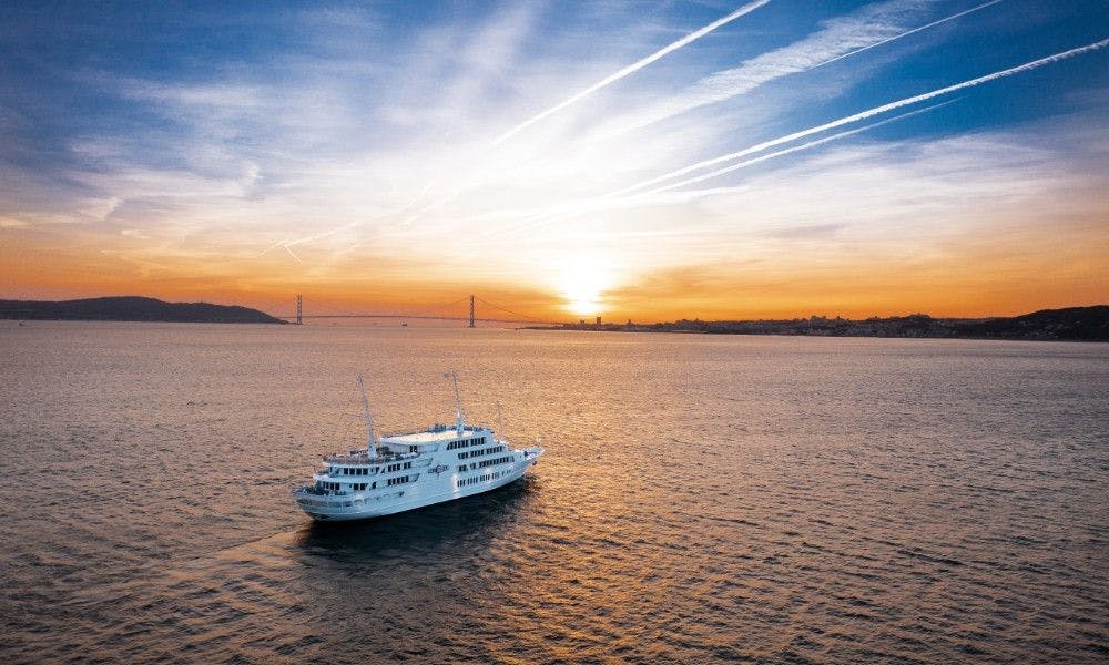 【トワイライトクルーズ17:00～／生演奏とディナー】「コンチェルト」クルーズ付（夕朝食付）