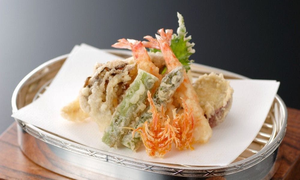 【和食ディナー付】日本料理「山里」の会席ディナーで天ぷらや寿しをたのしむ（夕朝食付）