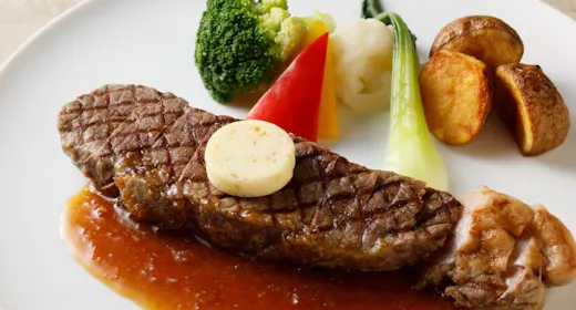 【洋食ディナー】カジュアルダイニング「カメリア」で国産牛ステーキセットをたのしむ(夕朝食付)