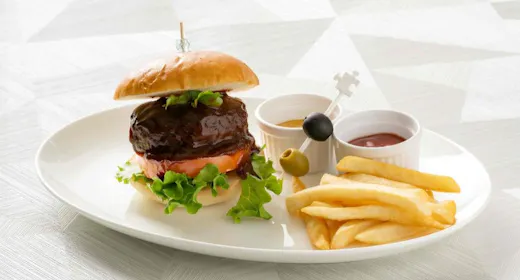 5種の選べるメイン料理・地産地消ディナー&オークラ伝統フレンチトーストをお部屋で(夕朝食付)