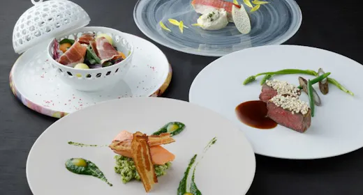 【誕生日や記念日に】乾杯用スパークリングワイン付・カメリアフルコースディナー付(夕朝食付)