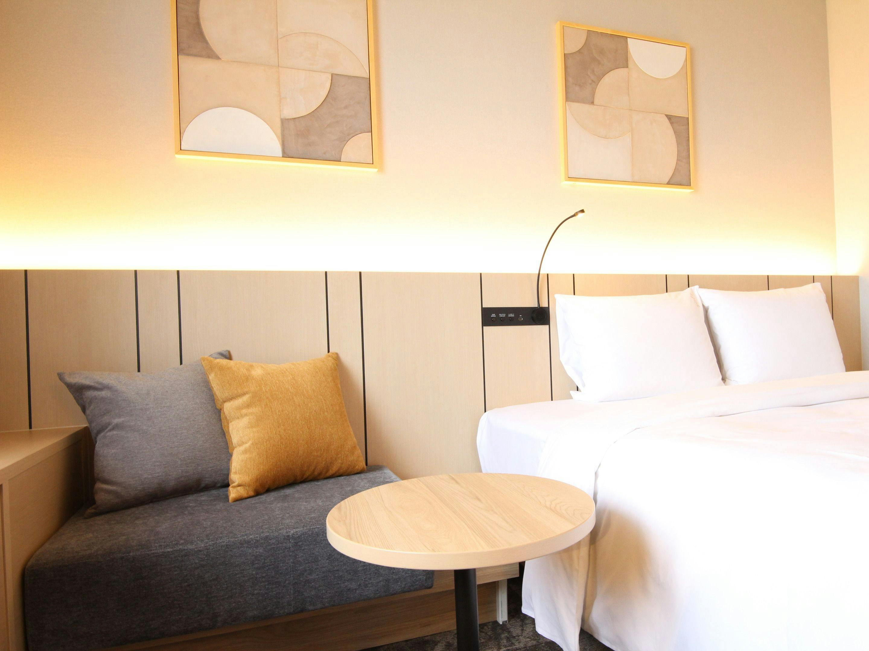 シンプルフロア キングルーム 20SqM