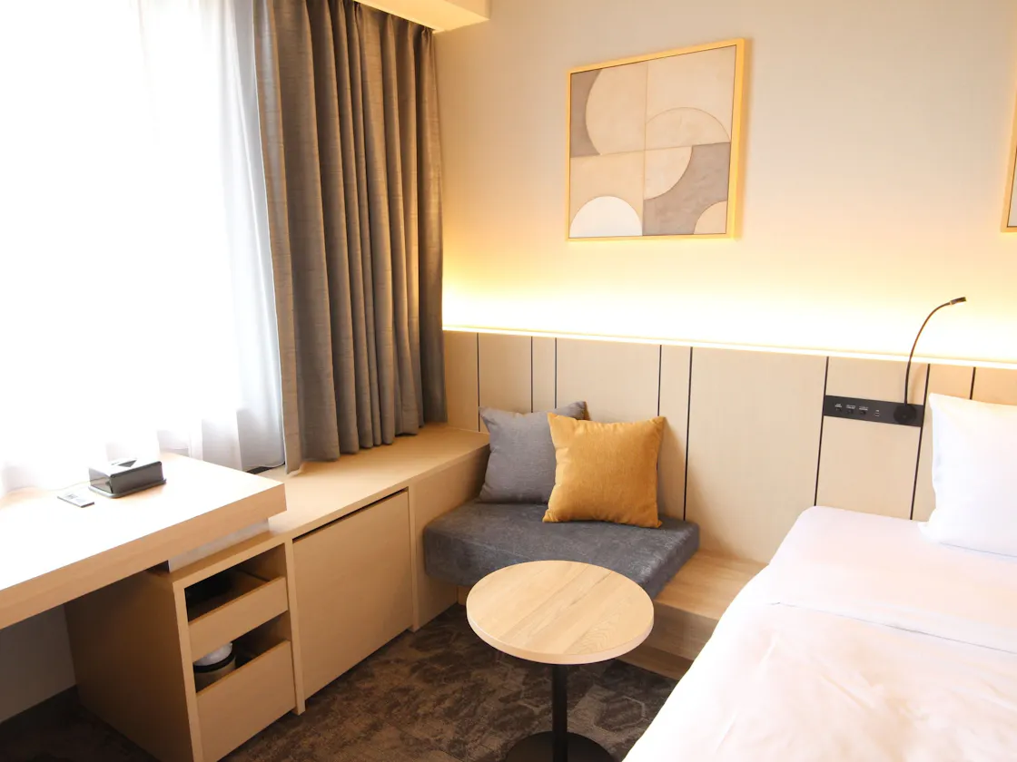 シンプルフロア キングルーム 20SqM