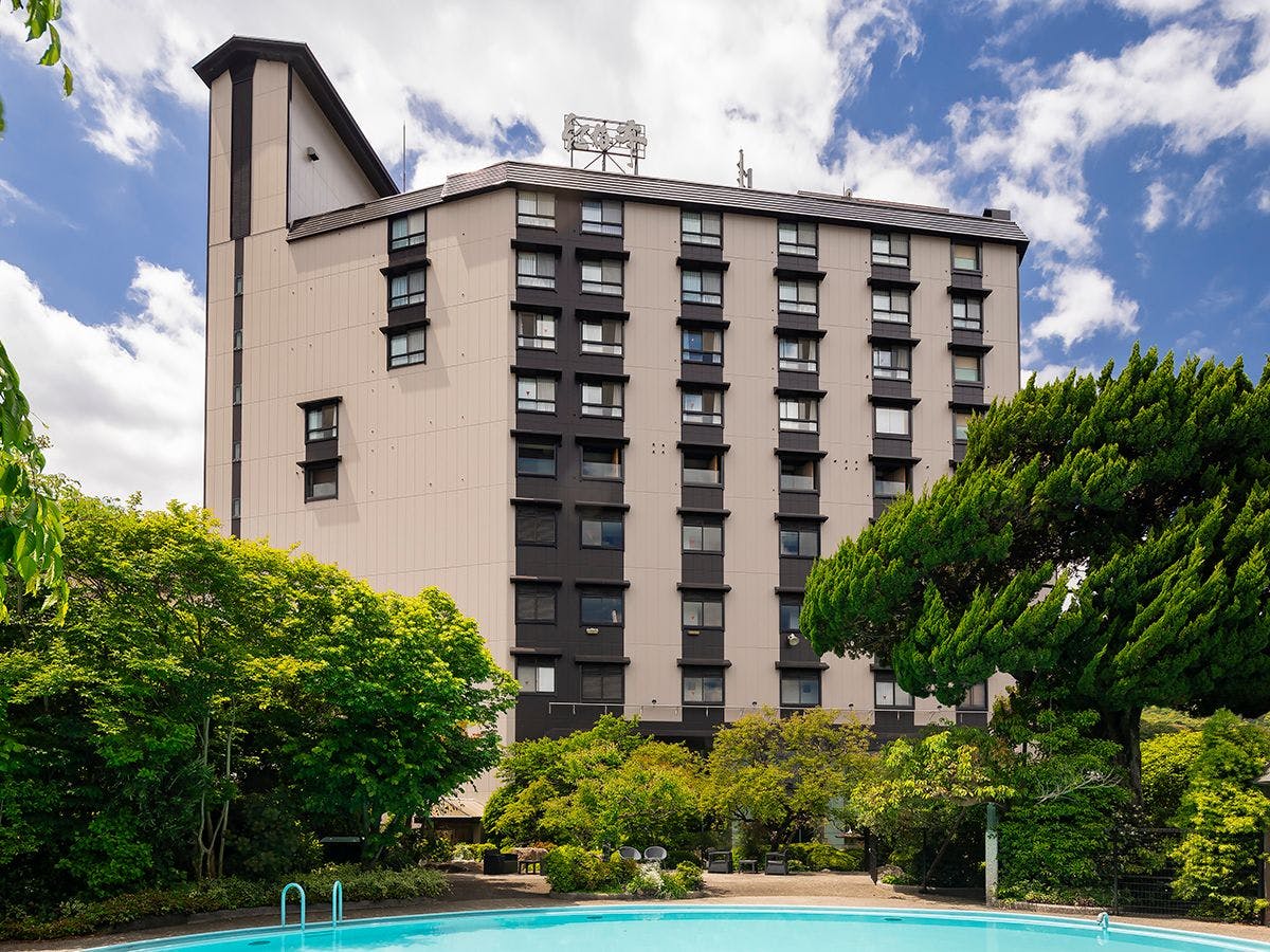 Penginapan gaya Jepun dengan Mata air panas terletak di bandar pintu masuk Konpira-san.