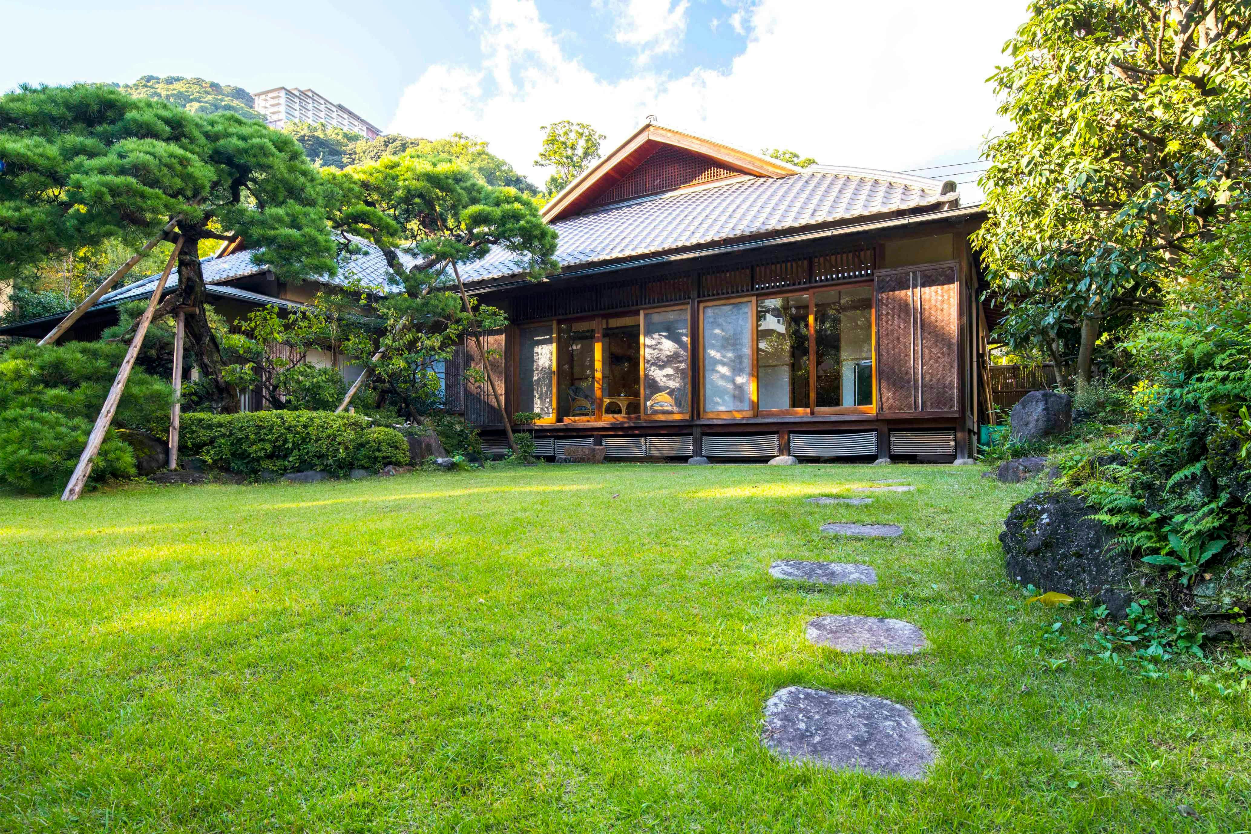 ห้องรับรองแขกแยกต่างหากที่มองจากสวน