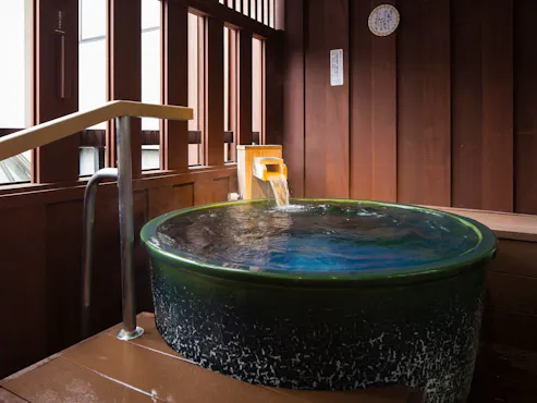 Kamar dengan Pemandian Air Panas Terbuka (Tipe Acak)