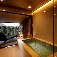 Bilik VIP Ginzen Roten "Kichijo" dengan tab mandi terbuka