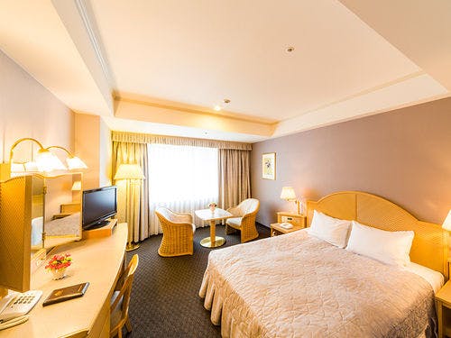 25.2平米のお部屋に160センチ以上のベッド