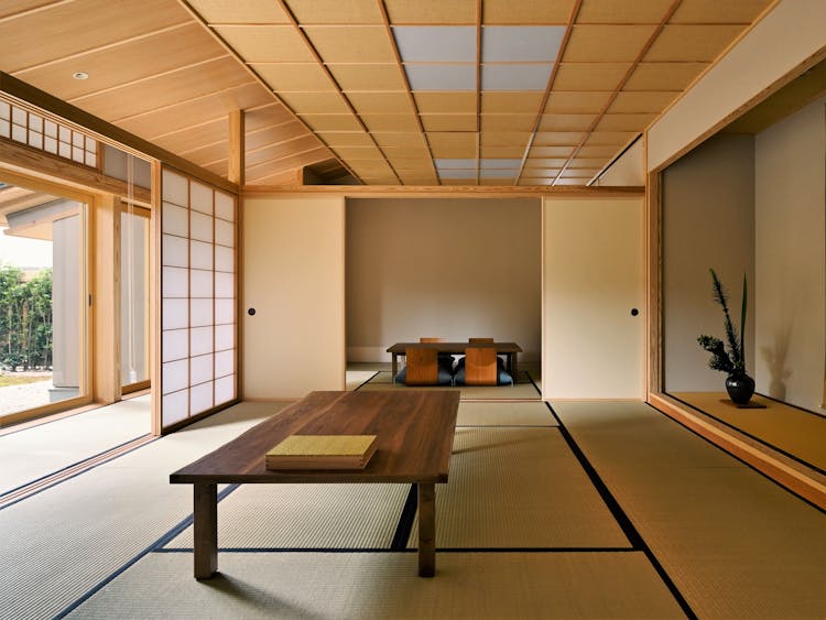 【次の間付客室（布団）】源泉半露天付 本間8～10畳＋6畳のサムネイル画像
