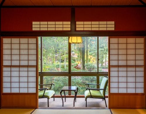 朱壁の準特別室【秋の館・秋園の間】