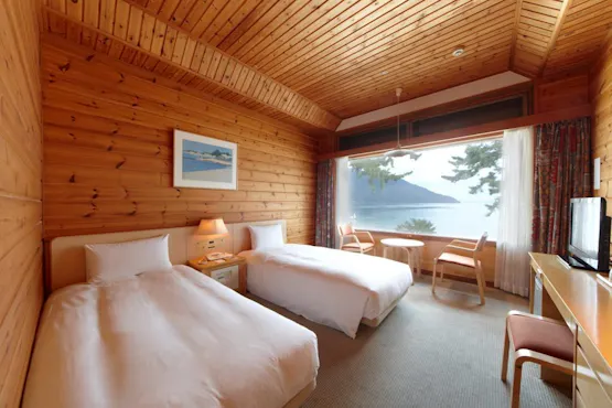 ห้องพักเตียงคู่วิวทะเลสาบชั้น 2.