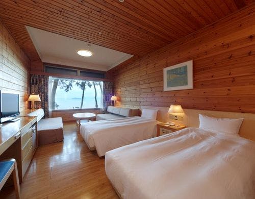 1階レイクサイドビューファミリールーム