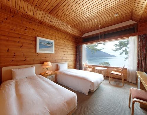 2階レイクサイドビューツインルーム