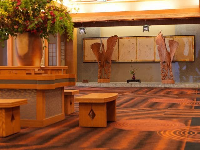 華やかさと品格を大切にしたフロントロビー