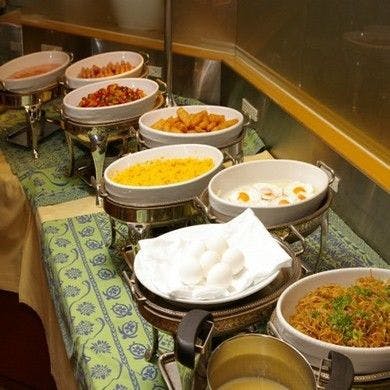 Sarapan prasmanan Jepang dan Barat