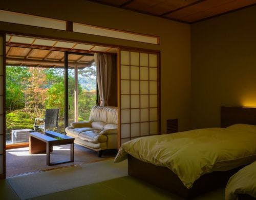 千樹館・庭園付客室。和ベッドをご用意。