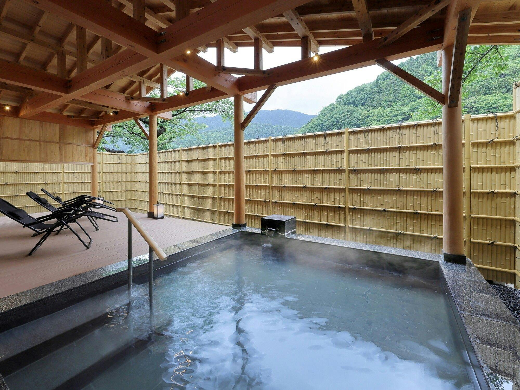 【1階 庭園大露天風呂・里の湯】