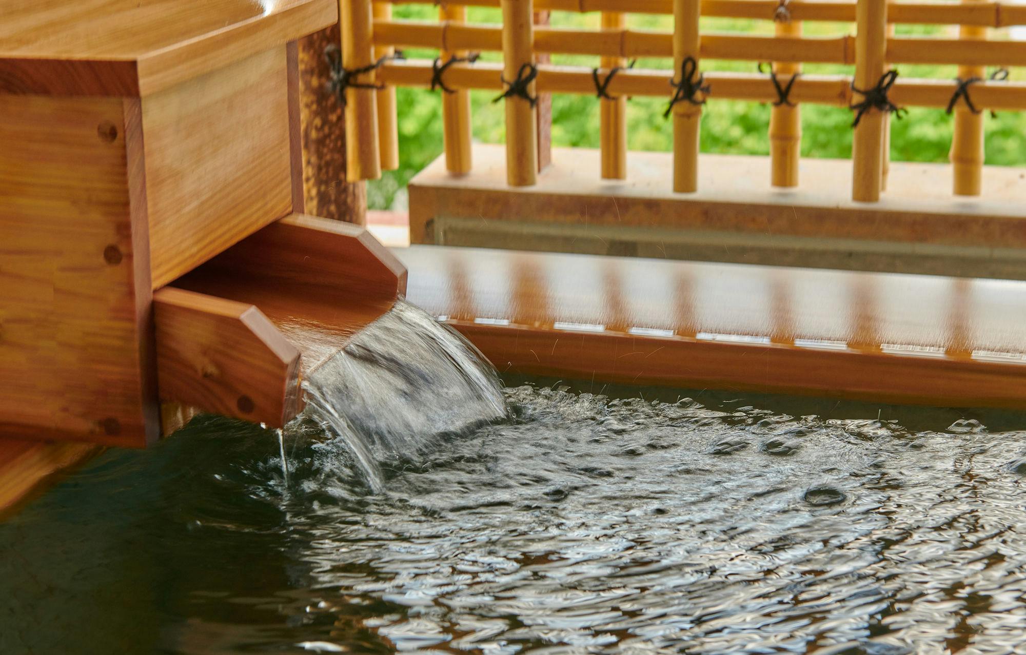 Pemandian air panas terbuka