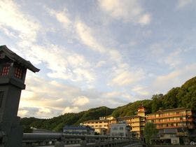 三朝薬師の湯万翆楼