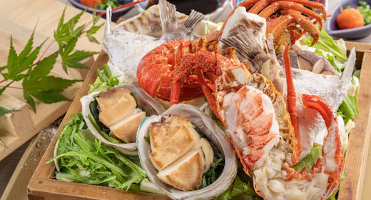 雲仙海鮮懐石・伊勢海老・あわびなどの地元食材を楽しむ