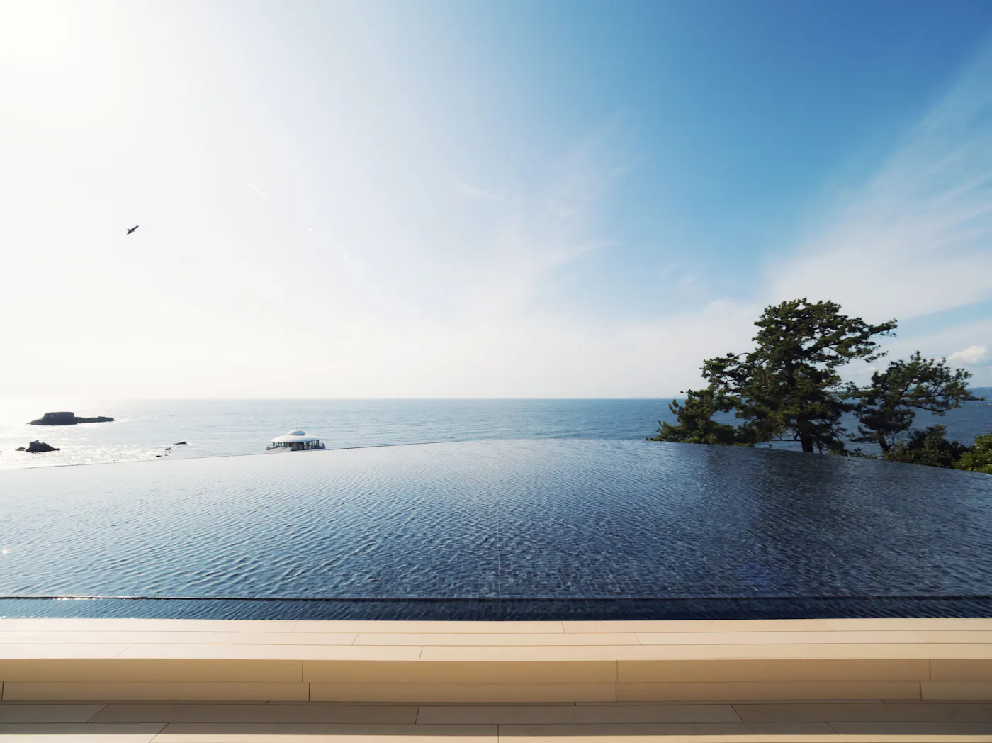 SHIRAHAMA KEY TERRACE HOTEL SEAMORE:海と一体になるインフィニティプール