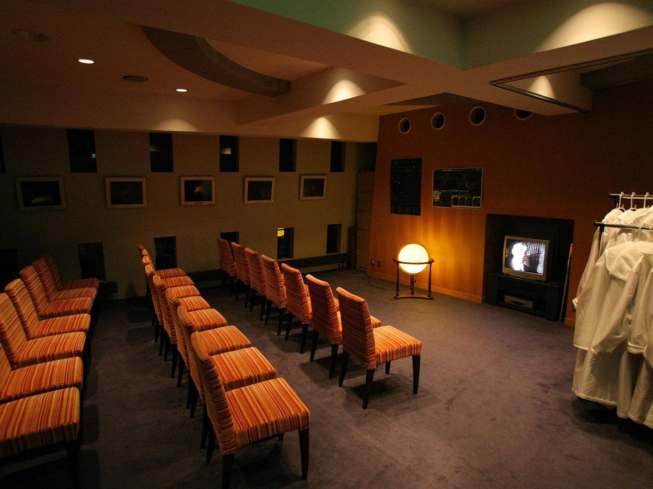 天文台では毎晩星の観察会を行っております