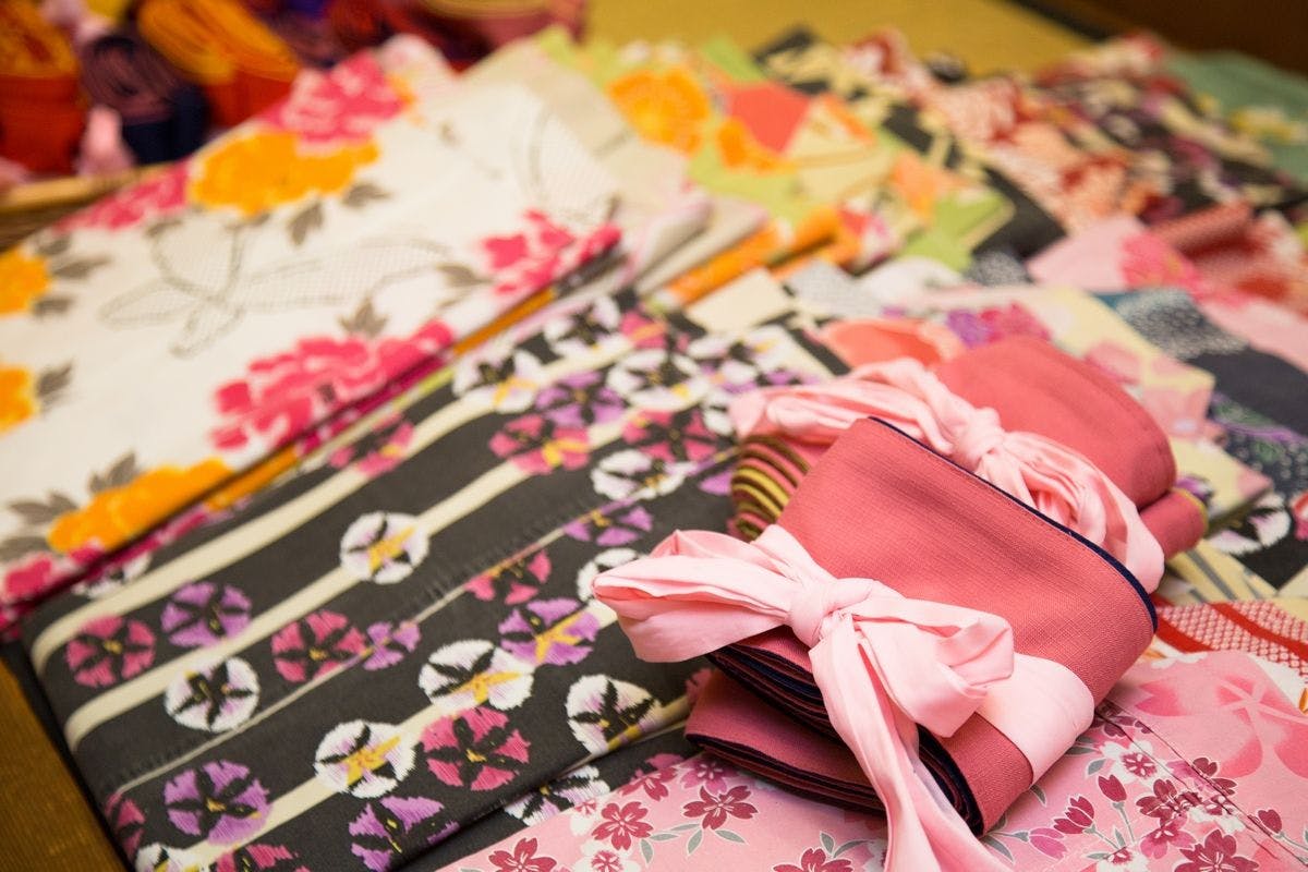 Layanan peminjaman yukata bunga gratis