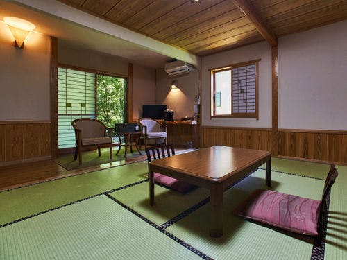 【畳十帖客室】ゆうすげ