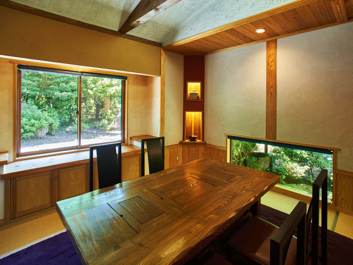 【特別室のお食事室・万両】