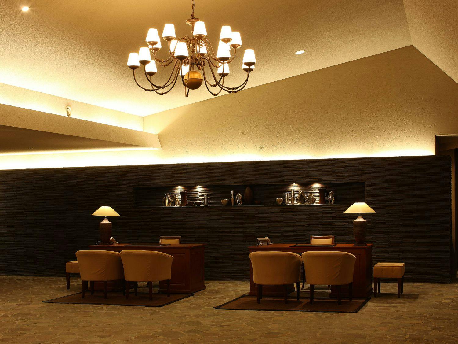 ■ แผนกต้อนรับ (ชั้น 2)