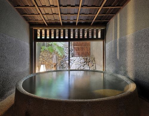 【遊魚亭】半露天風呂付和室（66平米）