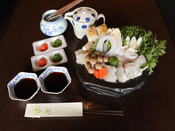 新鮮な切り身と野菜の鍋を食す/一心特製【ちり鍋】堪能プランお部屋は「のかいどう」となります